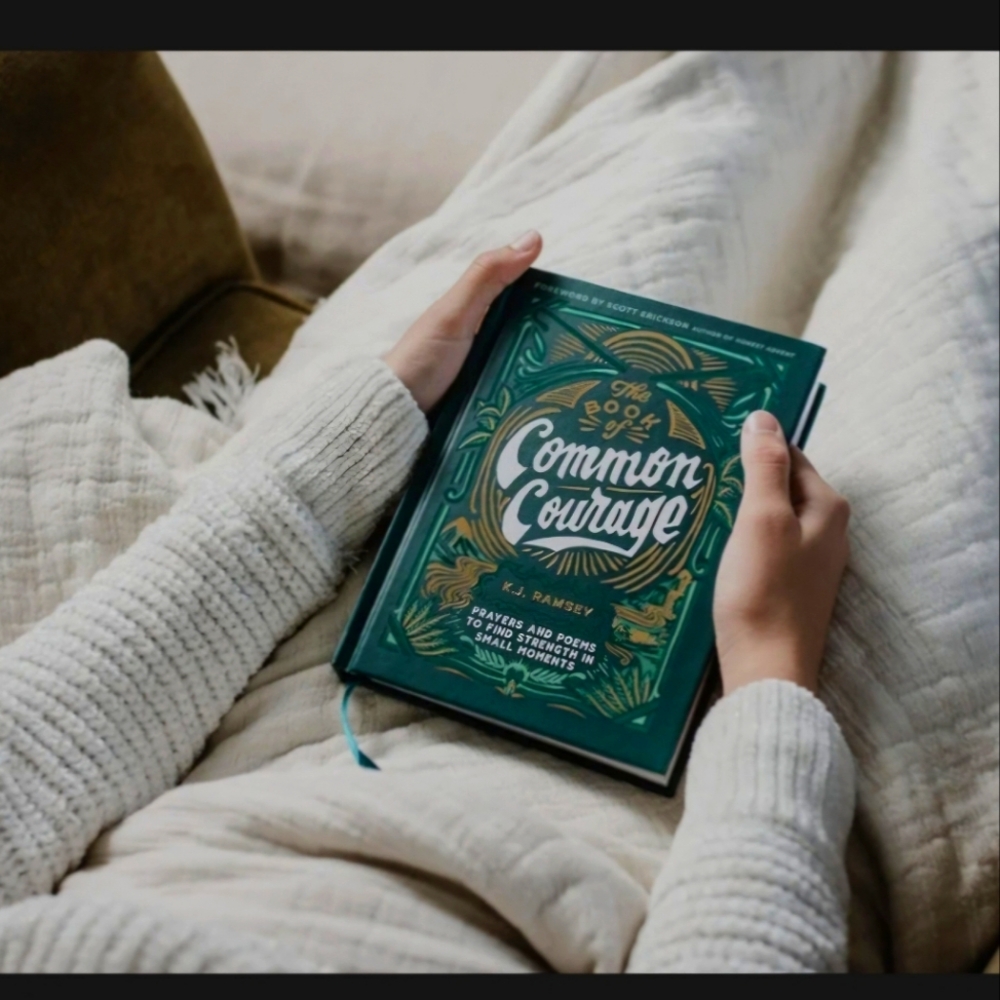 The Book of Common Courage: Prayers and Poems to Find Strength in Small NWT